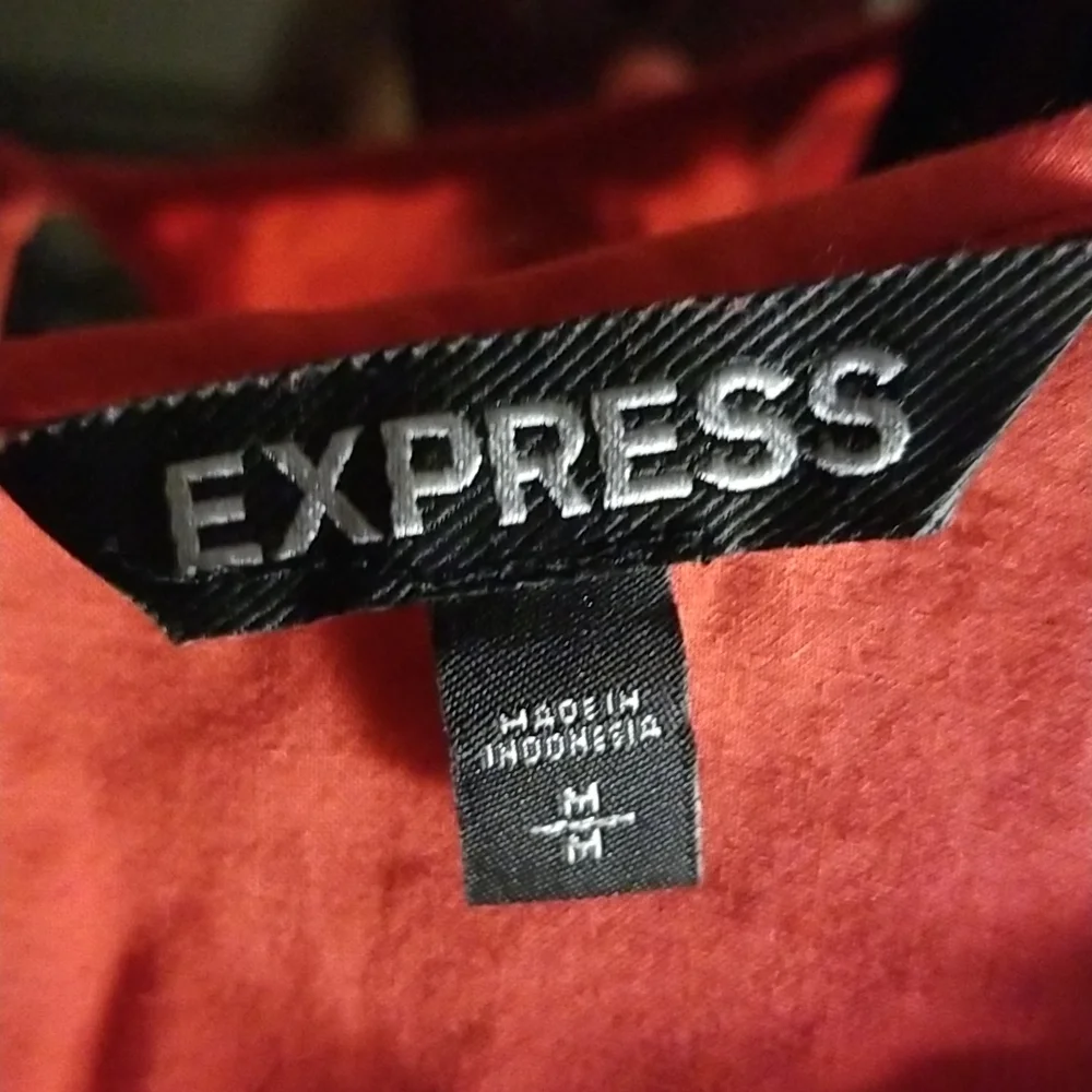 Express Woman's Top - Picture 2 of 8
